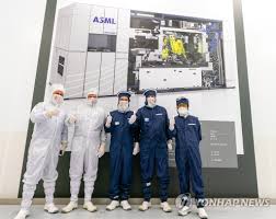 Asml holding nv ny registered shs stock , asml. Samsung Leader Visits Asml Yonhap News Agency