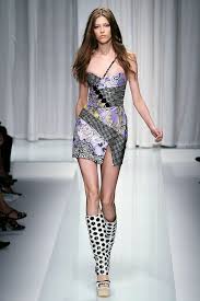 Versace Spring 2010 Ready To Wear Fashion Show In 2020 Fashion Ready To Wear Fashion Show