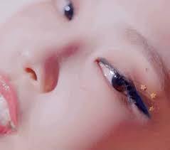 Is it true that all celebrities have tongues? Blackpink Jennie Is Copying Ariana Grande Knetizen Kpophit Kpop Hit