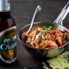 Ce Plat Est Tres Facile Et Tres Rapide Mais Pour Le Reussir Faites Comme Les Thailandais Preparez Tous Le Pad Thai Recette Recettes De Cuisine Cuisine Thai