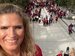 Denise Rivas, selbständige Schönheits-Consultant mit Mary Kay