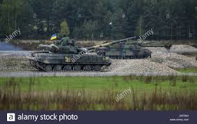 Char équipant actuellement l'armée française #carro_armato #char #leclerc #panzer #tank. Ein Franzosisch Leclerc Panzer Und Eine Ukrainische T 64bm Tank Bereiten Sie Sich Auf Ihre Ziele Wahrend Der Starken Europa Tank Herausforderung Setc Bei Der 7 Armee Training Command Truppenubungsplatz Grafenwohr Deutschland 12
