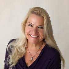 Elisa Stewart's Instagram, Twitter & Facebook