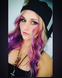 Amanda Gourley's Instagram, Twitter & Facebook