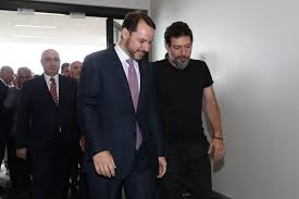 Hakan atilla kimdir, kaç yaşında, nereli sorularına yanıt aranmaya başlandı. Hakan Atilla Boyle Karsilandi Ntv