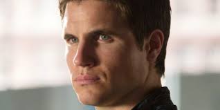 The Tomorrow People' Premiere: Robbie Amell Previews The CW's New  Superpowered Sci-Fi Drama