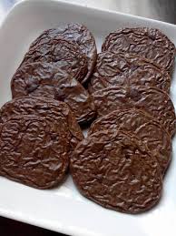 Apa yang membezakan resepi brownies cookies ini berbanding kebanyakan resepi lain ialah ia tidak menggunakan serbuk penaik. Brownies Cookies Kedut Dengan Tekstur Chewy