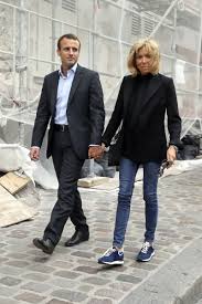 Brigitte Macron S Blazer Is Summer Workwear Inspiration Ladies Tops Fashion Older Fashion Italian Fashion Street