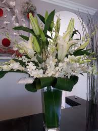 Because of their low and lush style, the square vase allows you to enjoy the flowers and display. Simple White And Green Elegance By Floral Design By Ari