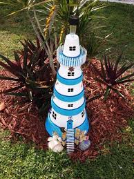 Leuchtturm Fur Den Garten In Blau Und Weiss Selber Bauen Garten Dekor Clay Pot Lighthouse Painted Flower Pots Terra Cotta Pot Crafts