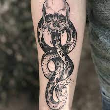 Manga Tatuaje Voldemort Tatuaje Voldemort Young Voldemort Voldemort Nose Voldemort And Nagini Voldemort Is Coming T Snake Tattoo Clover Tattoos Tattoos
