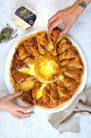 This Delicious Baked Brie In Puff Pastry A K A Brie Tarte Soleil Is Big On Wow Factor Brie Puff Pastry Puff Pastry Recipes Appetizers Baked Brie Puff Pastry