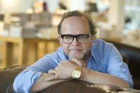 In elke aflevering spoorde hij een wild dier op en kreeg hij de. Terugkijktip De Hilarische Voorstelling Van Marc Marie Huijbregts Indebuurt Tilburg