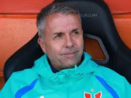 Esposa de Cristopher Toselli sale en defensa del arquero tras las pifias y  cánticos de los hinchas de la UC: "Duele, porque él entregó todo en  Católica"