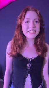 INTRODUCING The Cast of FIASCO ✨👽 Hannah Waldman (she/her) is a London  based, actor, singer and mover originally from Toronto, Canada. She is a  recent MFA graduate from East 15 Acting School.