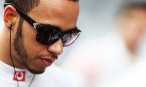 Lewis Hamilton stays after India Grand Prix to help children left behind