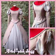 Una notizia che ha fatto felice i tantissimi fan del 28º classico disney uscito nelle sale il 14 novembre 1989. Ariel Sirenetta Disney Vestito Rosa Costume Cosplay Etsy