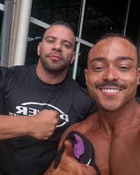 Que dia, uma mistura de ansiedade, cansaço e no final felicidade, todos  saindo com troféu! PRIMEIRO campeonato de fisiculturismo em Ponta Grossa e  vai ficar marcante pra mim. Queria agradecer ao @mateusgouveas