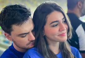 Felipe Neto e a namorada posam agarradinhos: 'Somos gostosos'