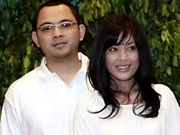 Lulu tobing dikabarkan telah menikah lagi dengan seorang pengusaha bernama bani m mulya. Cita Cinta Lulu Tobing Mantan Menantu Tutut Soeharto