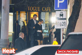 Певица максим и антон петров. Za Pevicej Maksim Uhazhivaet Piterskij Biznesmen