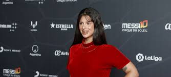 Su siguiente sencillo en salir al mercado fue sana sana y en el último trimestre de 2020 culminó todo ese trabajo con la llegada del que sería su primer disco de estudio. Nathy Peluso Anuncia Nueva Musica Con Su Habitual Estilo Extravagante Musica Los40