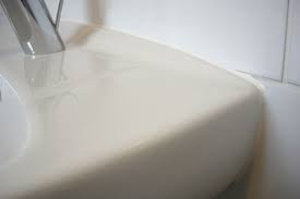 Then get liquid porcelain and a tiny paint brush for the chip, be sure to have plenty of light and wear eye glasses. Home Dzine Home Diy How To Repair A Chipped Bath Or Basin