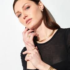 إليكِ تشكيلة من أساور فخمة تناسب إطلالتك في سهرات العيد المبارك