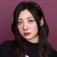 June Yoshida's Instagram, Twitter & Facebook