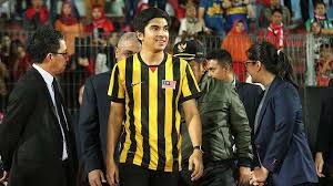 Syed saddiq merupakan menteri belia dan sukan malaysia, ahli parlimen muar dan ketua armada bagi parti pribumi bersatu malaysia. 4 Kesilapan Kenyataan Menteri Belia Dan Sukan Mengenai Isu Pelepasan Pemain Bola Sepak Sukan Asia 2018