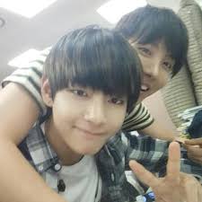 Und auch, wenn jungkook, jimin, suga, v und co. Stream Bts ì•ˆì•„ì¤˜ Hug Me Cover By V J Hope Mp3 By Fatmi Nur Insani Listen Online For Free On Soundcloud
