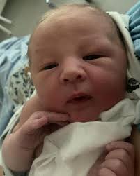 Eddie min Eddie, våran sista pusselbit, killen som charmar alla i sin  omgivning. Han som är lugnet själv och hänger bara med på resten av  familjens bestyr sen den dagen han föddes.