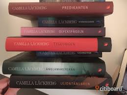 För att du enkelt ska få en överblick om i vilken ordning du ska läsa camilla läckbergs böcker så har vi satt ihop en enkel lista. Camilla Lackberg Bocker Varberg Citiboard
