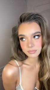 Naked Hailee Steinfeld - Experience Her Unscripted Nude Figure in Action