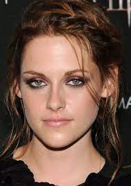 Kristen Stewart Wears Nars Cosmetics At Eclipse Premiere Kristen Stewart Hair Kristen Stewart Kirsten Stewart
