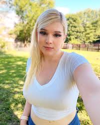 Amanda Rae | Curvy Tgirl Pics | creating photos and digital art. | Patreon