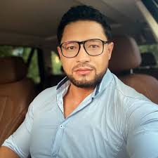 Working out in the blue jeans. He knows what's up! 🔥