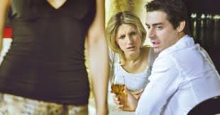 Ca barbat, probabil ca la un moment in viata te vei afla in situatiile de mai jos. Cum PoÅ£i SÄƒ Afli DacÄƒ Te InsalÄƒ 5 Indicii Evidente