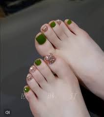 Pedicure with realistic eyeballs helps anxiety