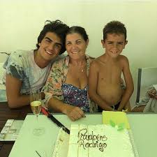 Dolores aveiro desfruta de jantar com pessoas especiais. Clan Aveiro At The Celebration In The Algarve