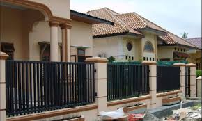 Agar tampilan pintu dan teralis tetap enak dilihat, padukan warna teralisnya dengan tampilan eksterior rumah kamu. Ide 22 Gambar Teralis Pagar Minimalis Terbaru