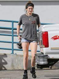 Saved by sweet child of chaos. 32 Most Stylish Kylie Jenner Outfits To Copy This Summer Kylie Jenner Summer Outfits Kylie Jenner Outfits Kylie Jenner Street Style
