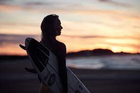 Jun 06, 2021 · la australiana sally fitzgibbons y el francés joan duru recibieron este domingo los máximos honores como campeones del surf city el salvador isa world surfing games 2021, competición que. Surfer Sally Fitzgibbons Uses Her Experiences To Empower Women A E Magazine