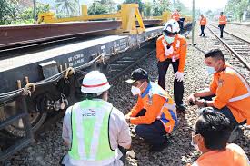 Adapun 25 perusahaan yang telah mendaftar mengikuti job fair : Kai Angkut Rel Kereta Cepat Asal China Dari Cilacap Ke Rancaekek Halaman All Kompas Com