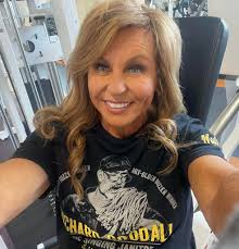 Worked out in my Richard Goodall shirt. 💪🏼 You can watch the Terre Haute  Native sing