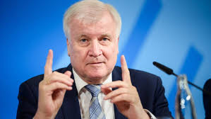 Seehofer will mehr Personal im Kampf gegen Rechts