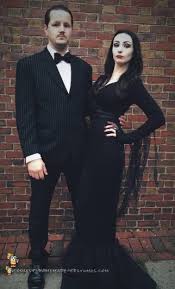 Er bezeichnet sich nicht nur als addams, sondern spielt dabei auch noch mit gefährlichem sprengstoff, welches an halloween ebenfalls für aufregung sorgt. 40 Eccentric Homemade Addams Family Costumes