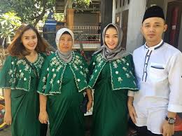 Tapi, tidak ada salahnya anda dan keluarga tetap tampil kompak dengan baju lebaran yang keren dan seragam. 30 Model Baju Lebaran Keluarga Modern Terbaru 2022