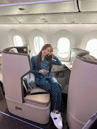 Thời trang sân bay đầu năm 2023 của dàn sao Việt