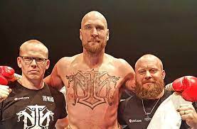Earlier this year, helenius, then # 7 in the wba ratings, beat adam kownacki, then # 4, in what was billed as a wba eliminator. Finnish Heavyweight Boxer Robert Helenius Knocks Down His Brazilian Opponent In The Second Round Next Fight In The Usa Finland Today News In English Finlandtoday Fi